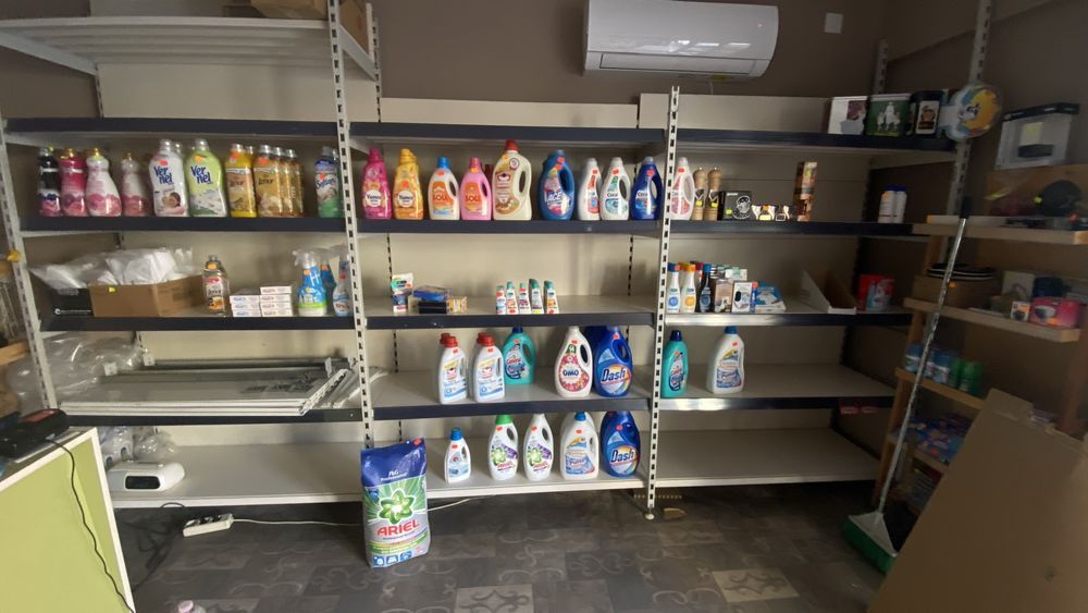 Стелажи за магазин