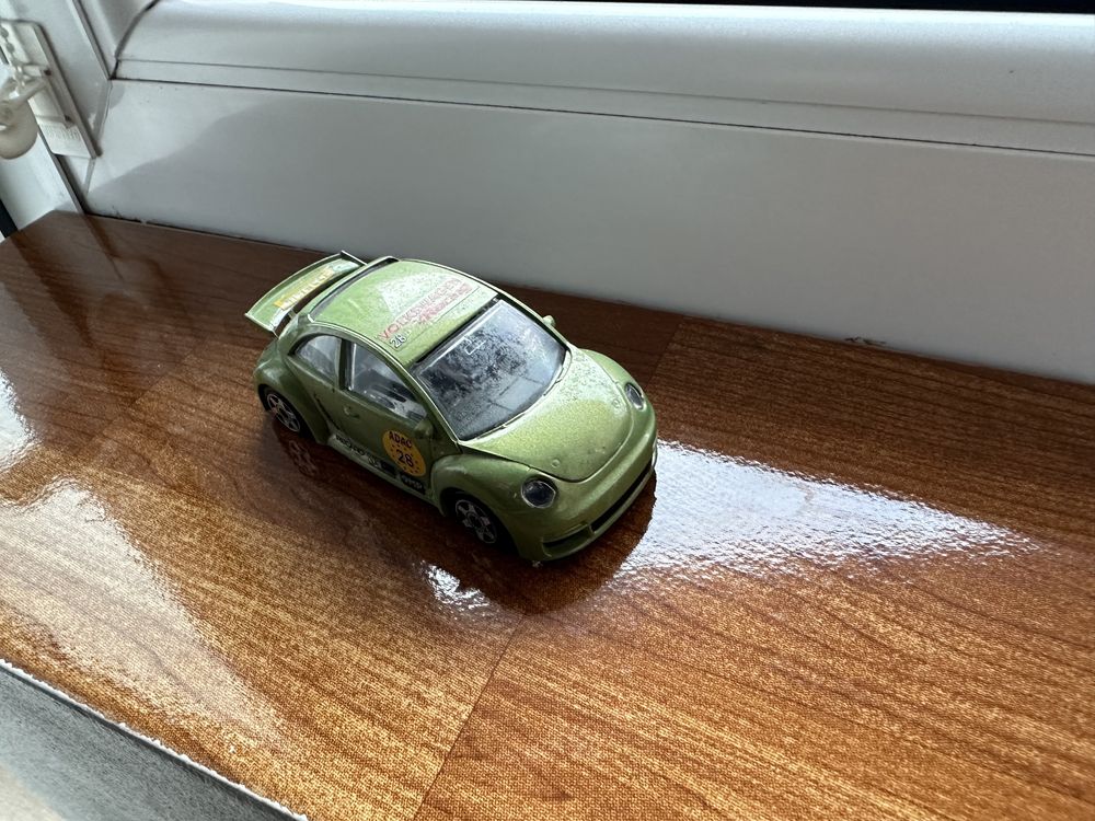 VW New Beetle Cup burago 1:43