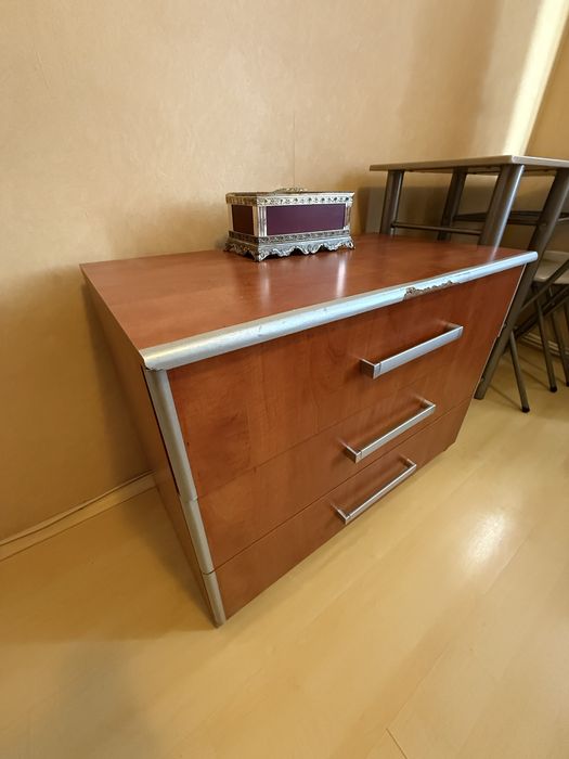 Vând mobilă dormitor