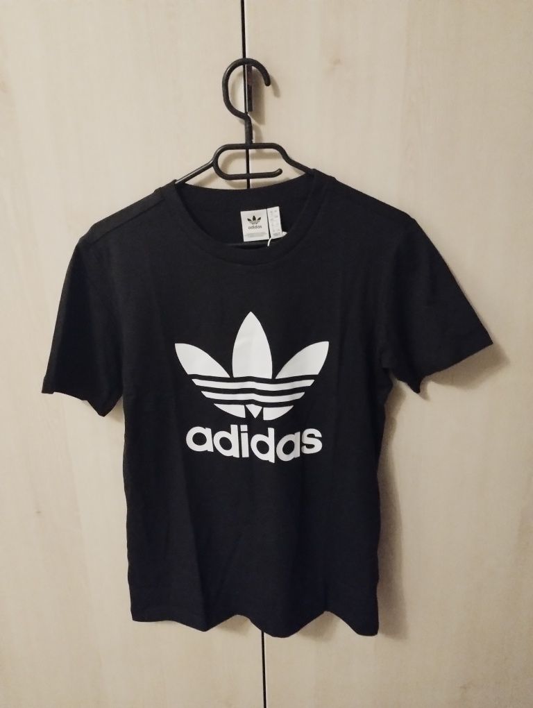 Vând tricou Adidas