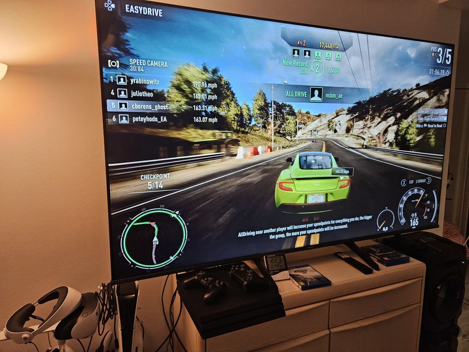 PS4-451 Pro, HD SSD 1T, 2 controllere wireless + 5 jocuri la cutie