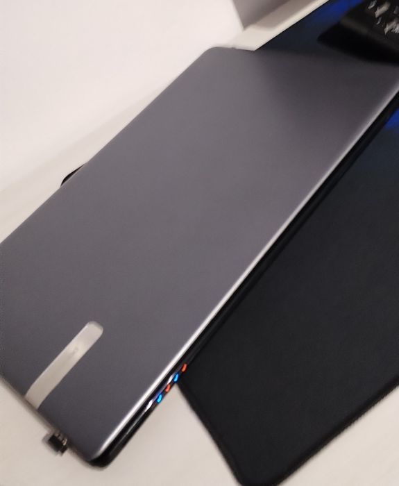 Vând leptop pharbell