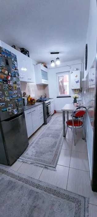 apartament cu 3 camere, Al.Nucului, etaj 2