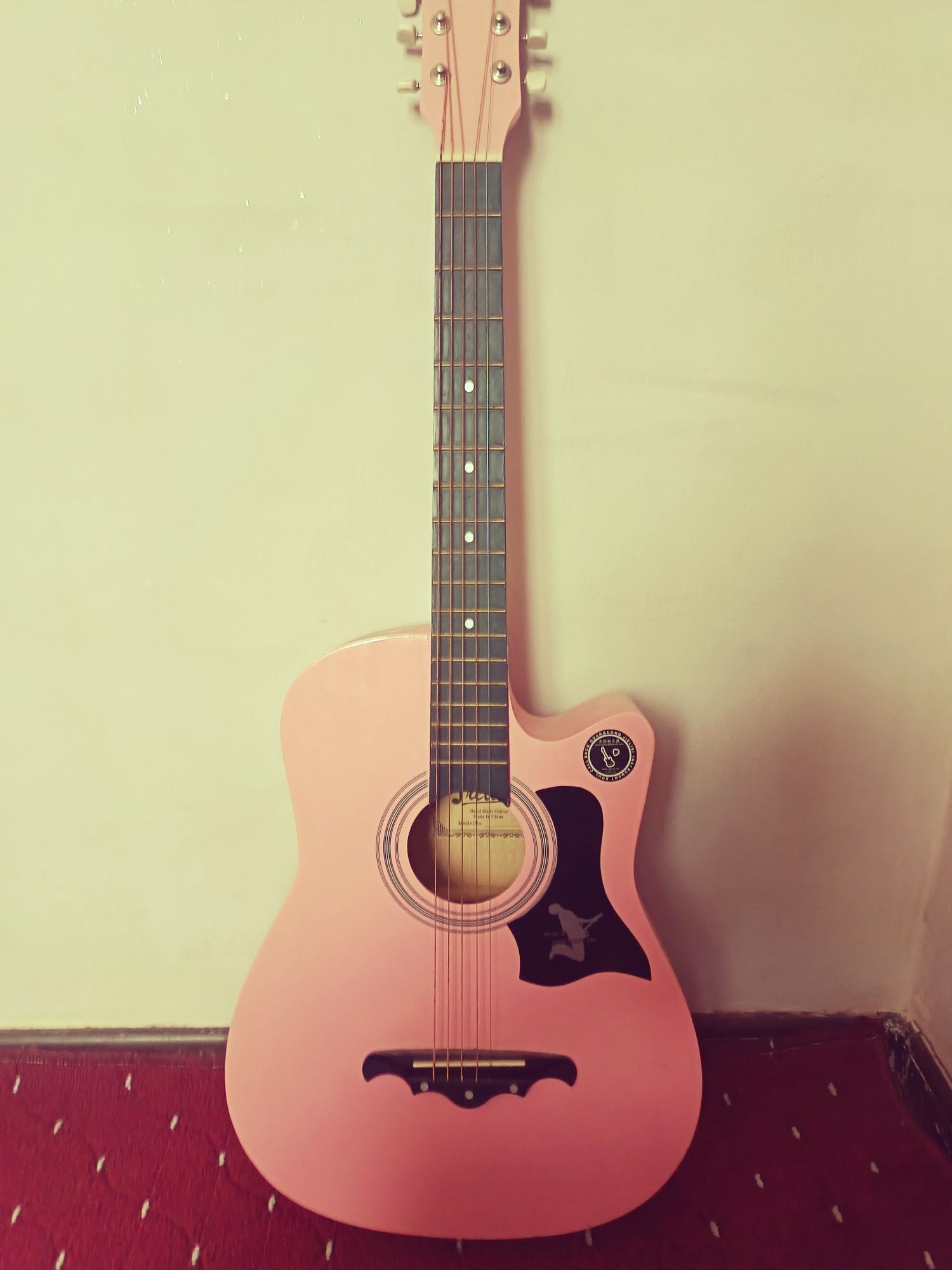 Gitara sotiladi xo