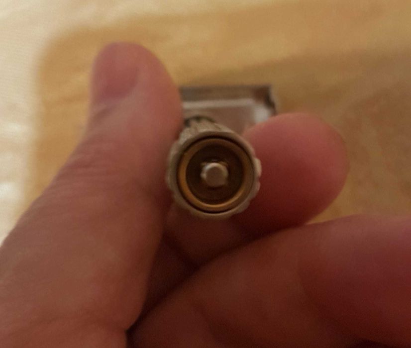 Продавам самобръсначка за класическо бръснене Gillette Slim Adjustable