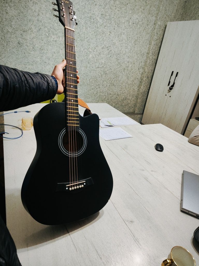 Gitara sotiladi Гитара сотилади