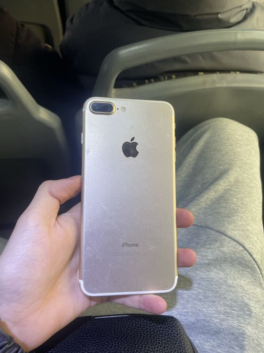 Продам айфон 7+ в ремонте не был