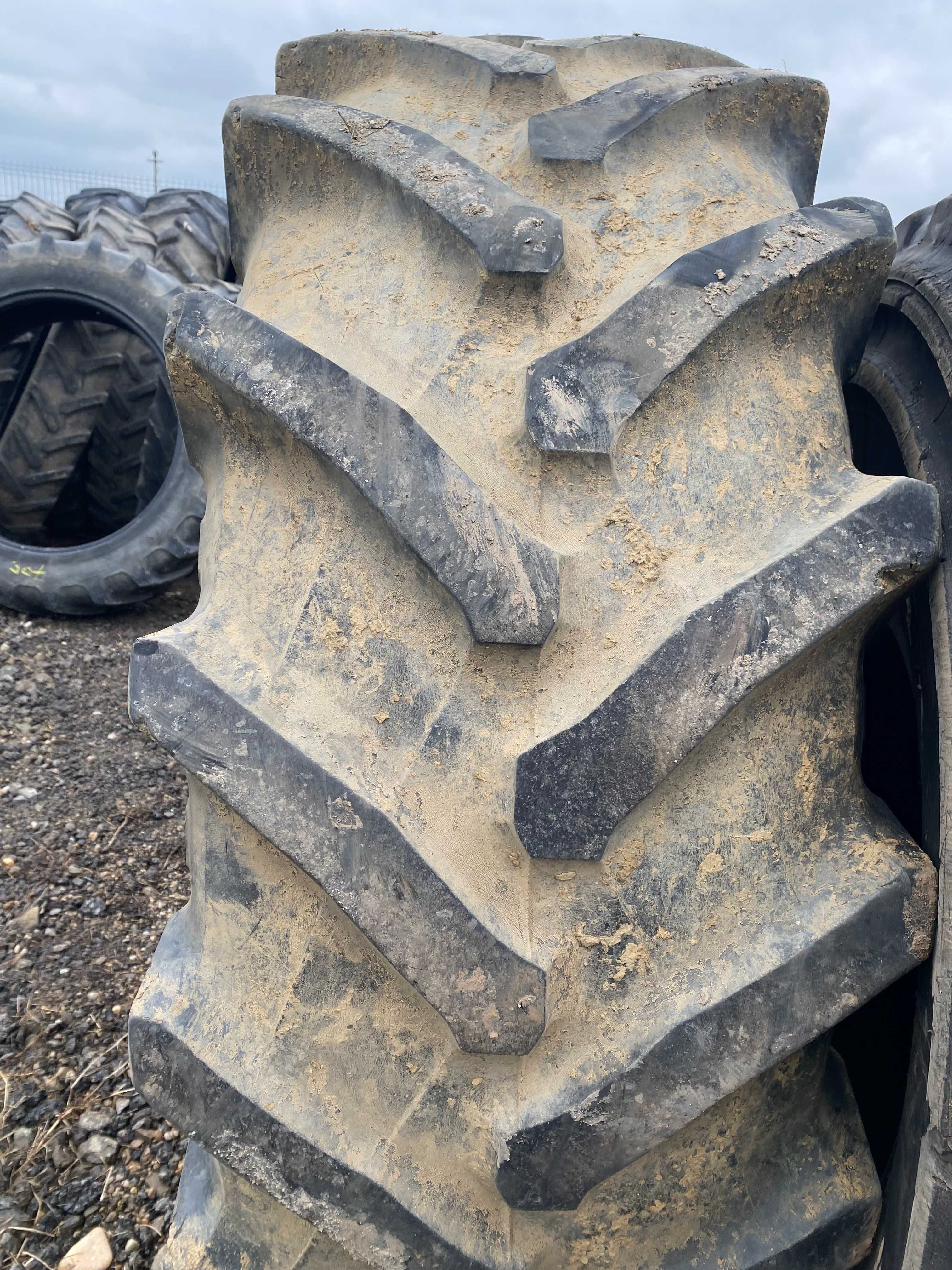 520,70 R34  Pirelli -anvelope sh