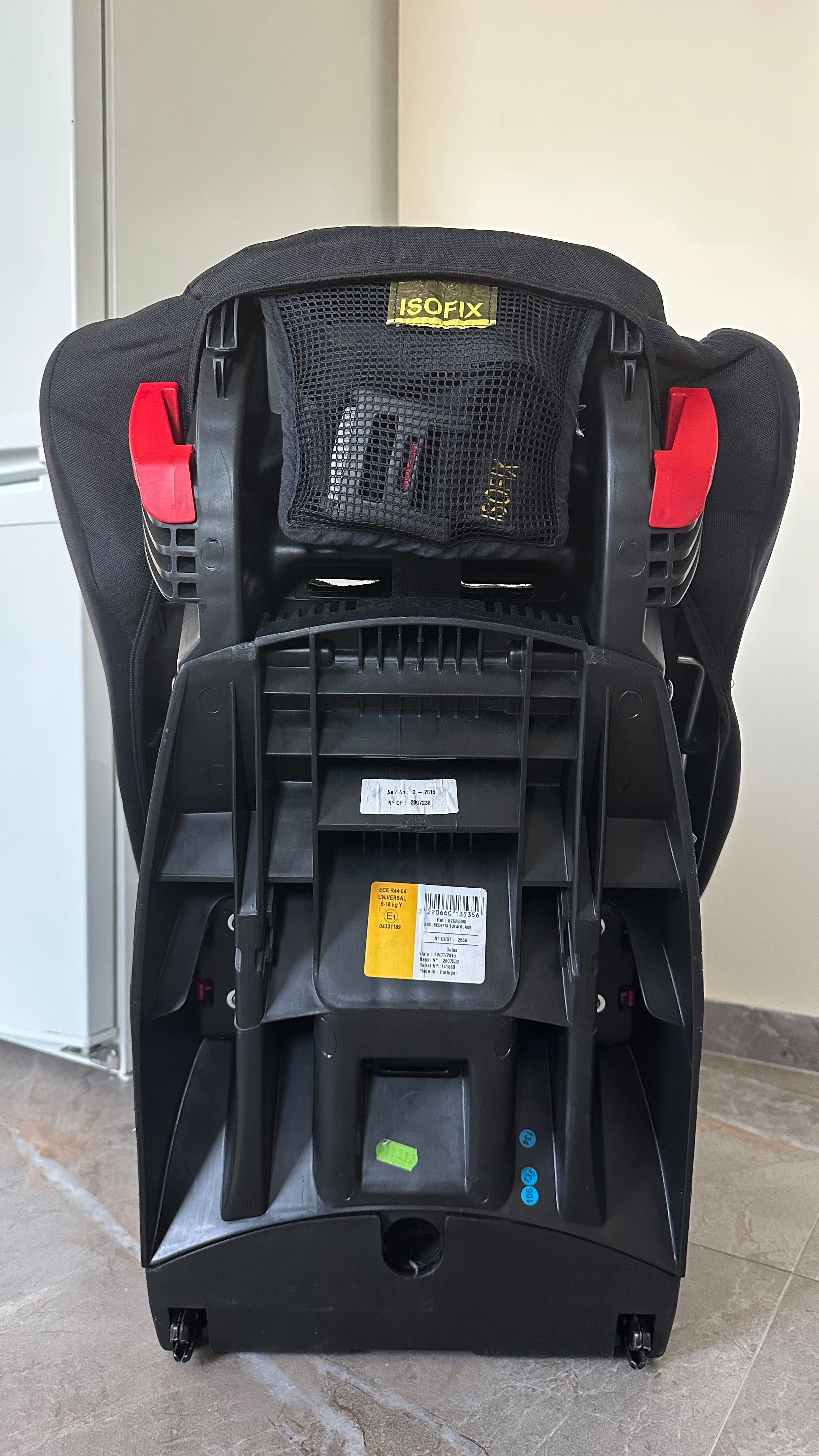 Столче за кола Bebe Confort (9-18кг) ISEOS IsoFix Total Black