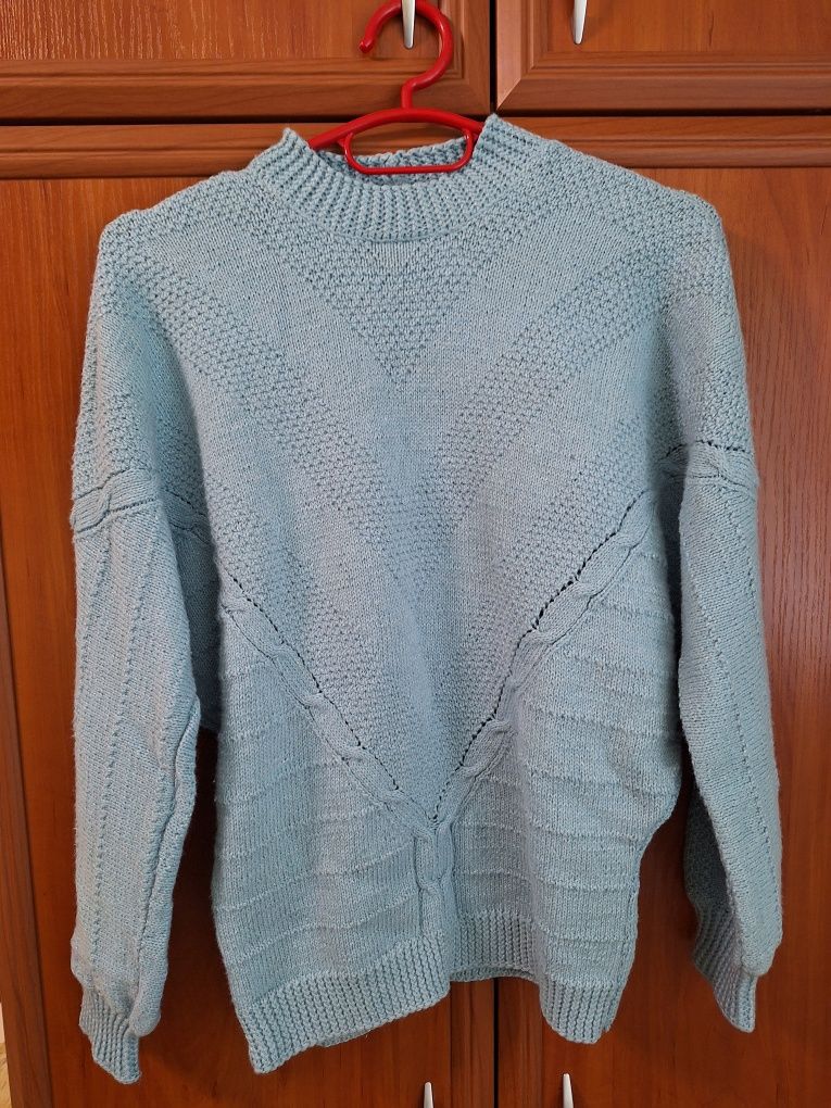 Плетен пуловер с прилеп ръкав