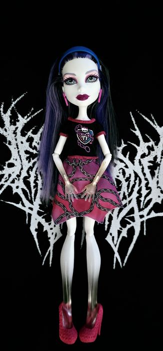 Продава се кукла Спектра Вондергейст G1