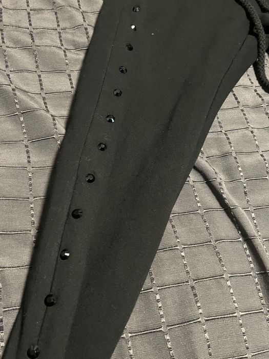 Vând pantaloni young rich white cu pietricele