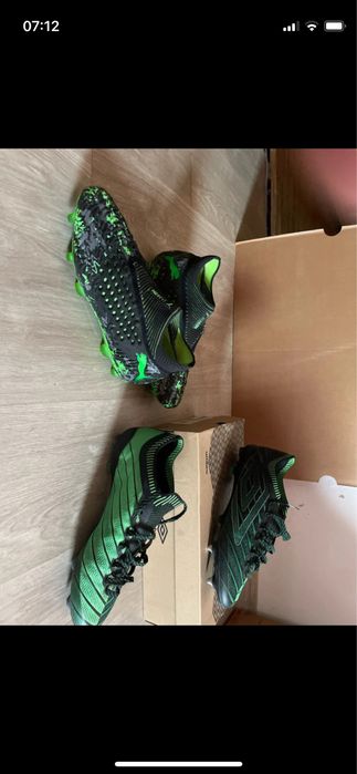 Vand doua perechi de ghete la pret de una