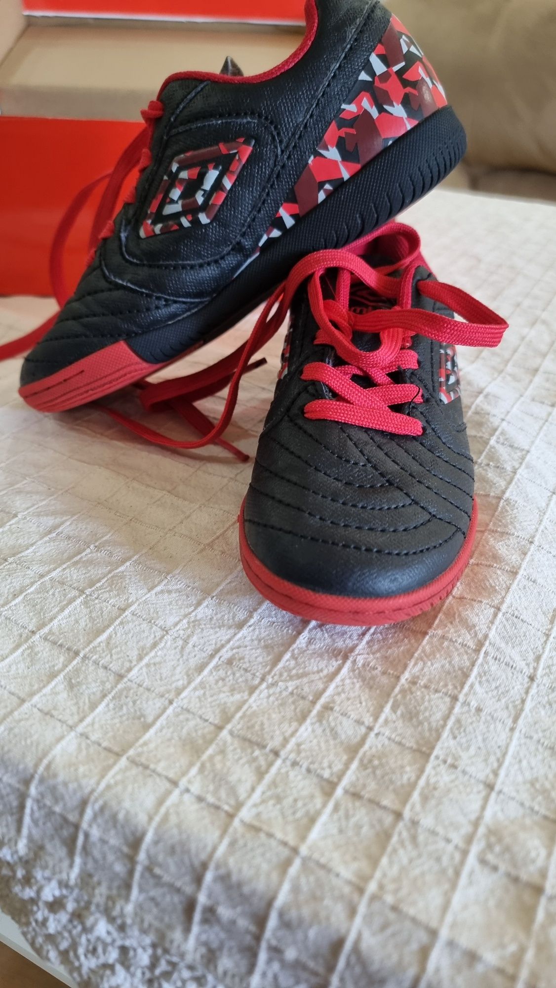 Обувки за футбол Umbro