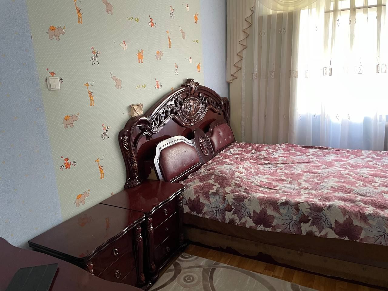 Продаётся спальный гарнитур.