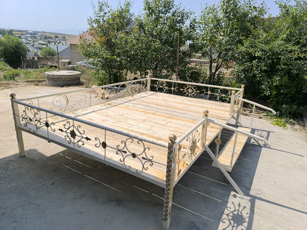 Тапчан сатылады.