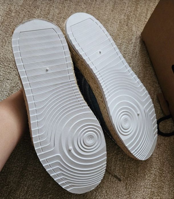 Tenisi eleganți bărbați