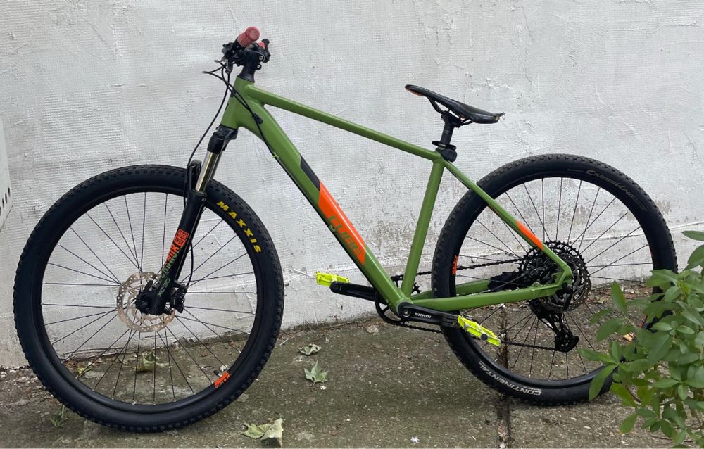 Bicicleta Cube analog hardtail