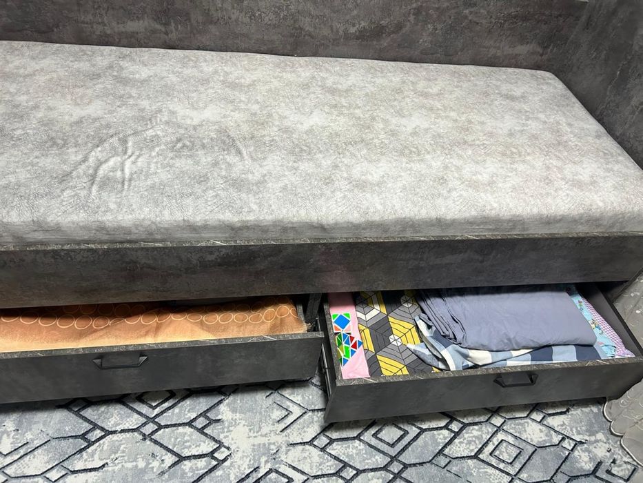 Диван вместе с матрасом