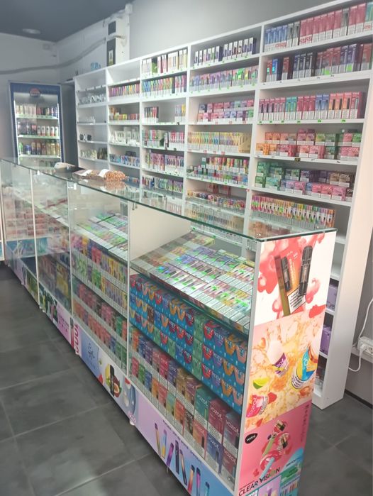 Rafturi/vitrine magazin
