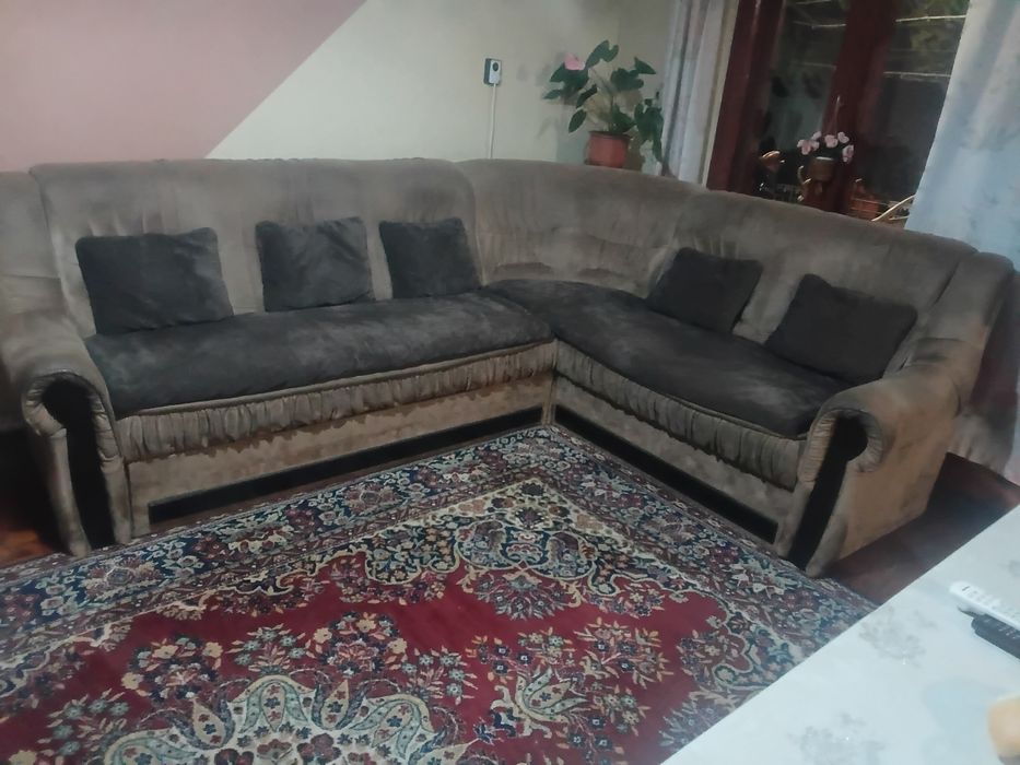 Диван за кухня голям