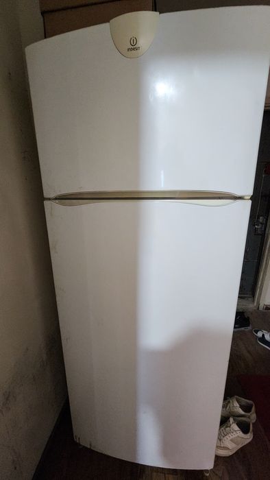 Muzlatgich sotiladi. Ishlashi zoʻr.