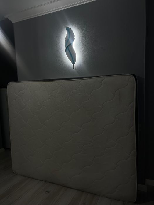 Продам двуспальный ортопедический матрас