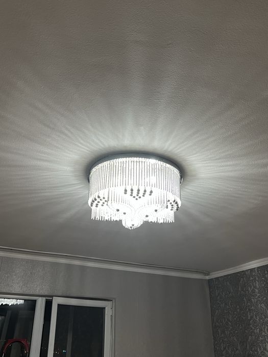 Люстра стоит в мкр Аккент