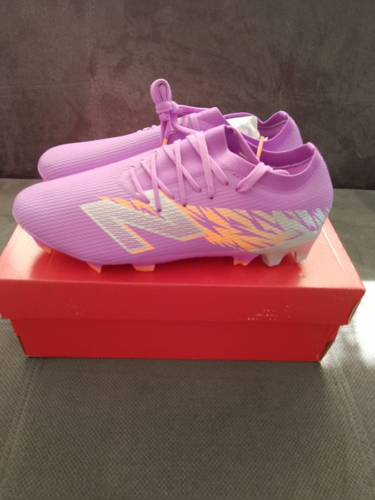 Vând ghete de fotbal new balance noi,mărimea 42
