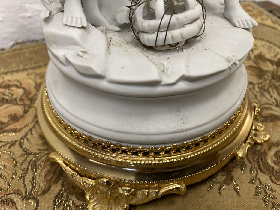 Италианска фигура от бисквитен порцелан