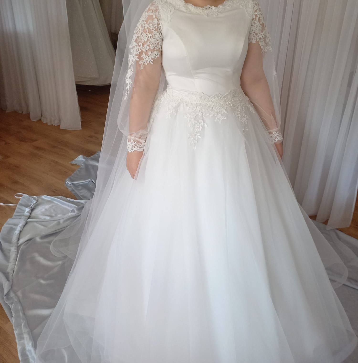 Rochie de mireasa elegantă