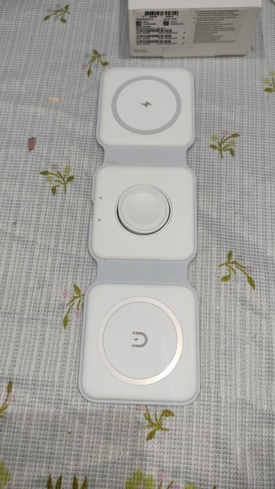 Căști Samsung Galaxy buds 3 și   încărcător wireless