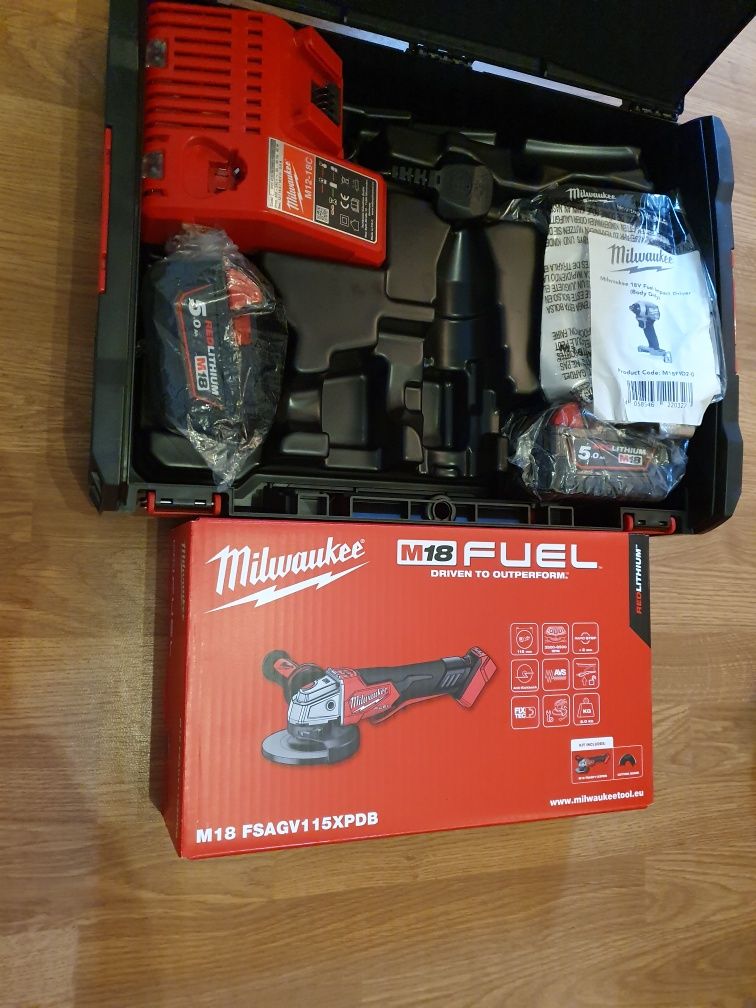 Milwaukee set Impact si Flex cu 2 baterii de 5ah + incarcator Standard