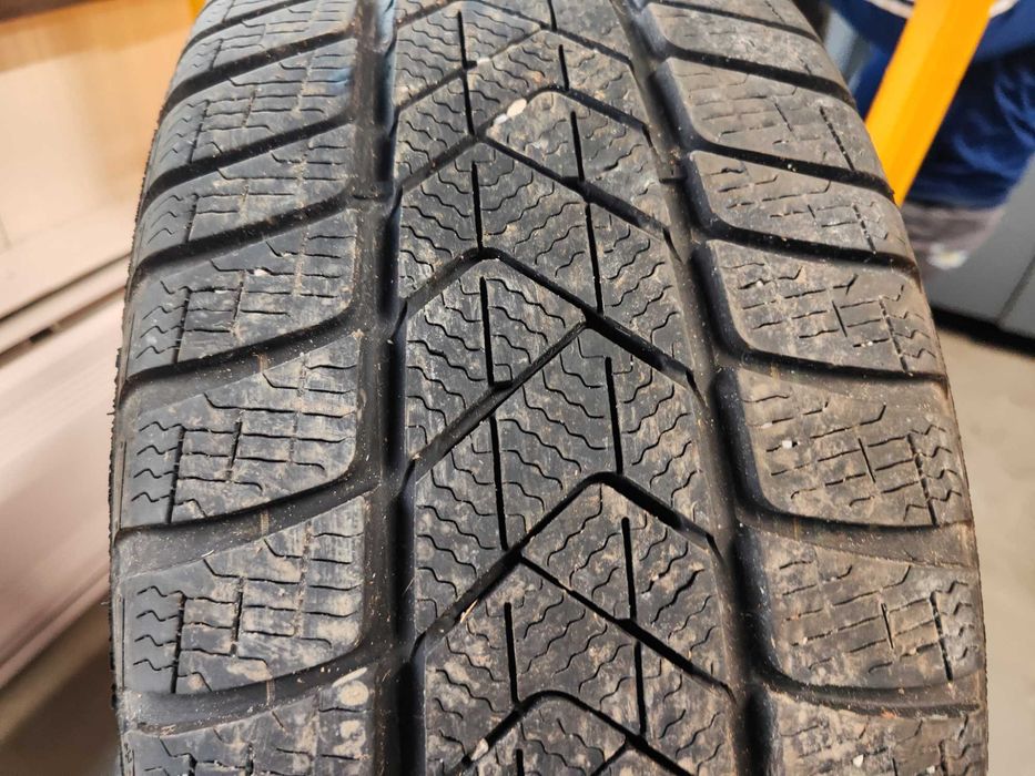 4бр.зимни гуми 225/40/18 Pirelli
