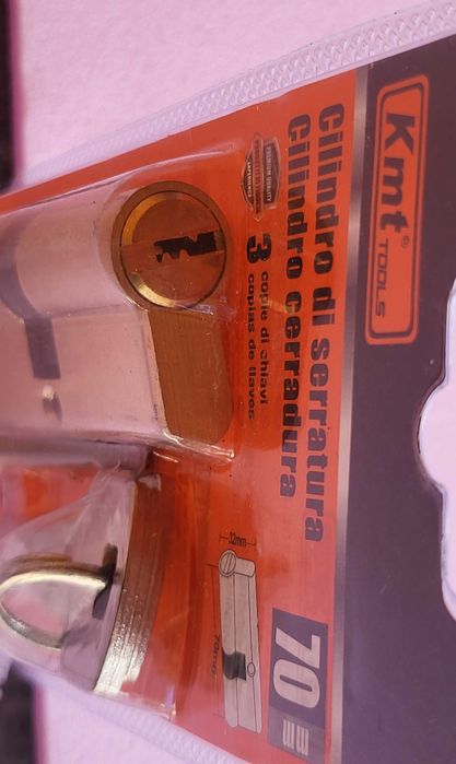 Cilindru  butuc  usa cu 3 chei nou