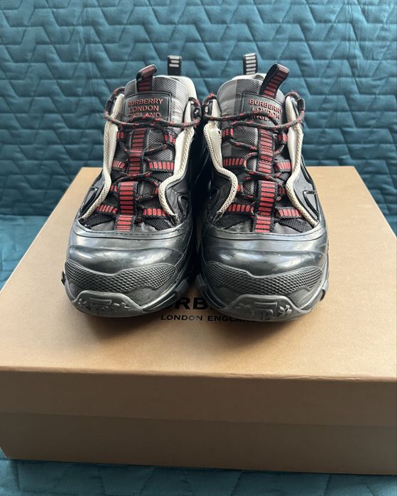 Burberry обувки