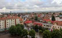 Dau în chirie apartament cu o camera în zona centrala
