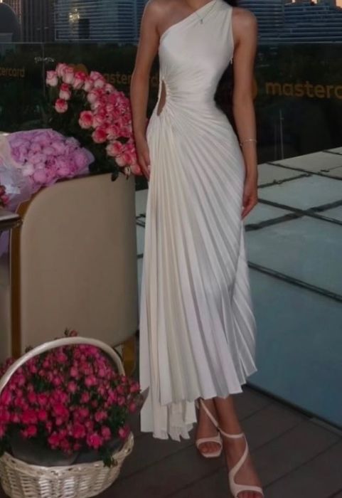 Платье цвета айвори