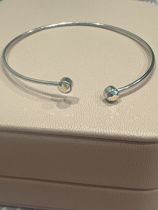 Сребърна гривна с камъни Swarovski