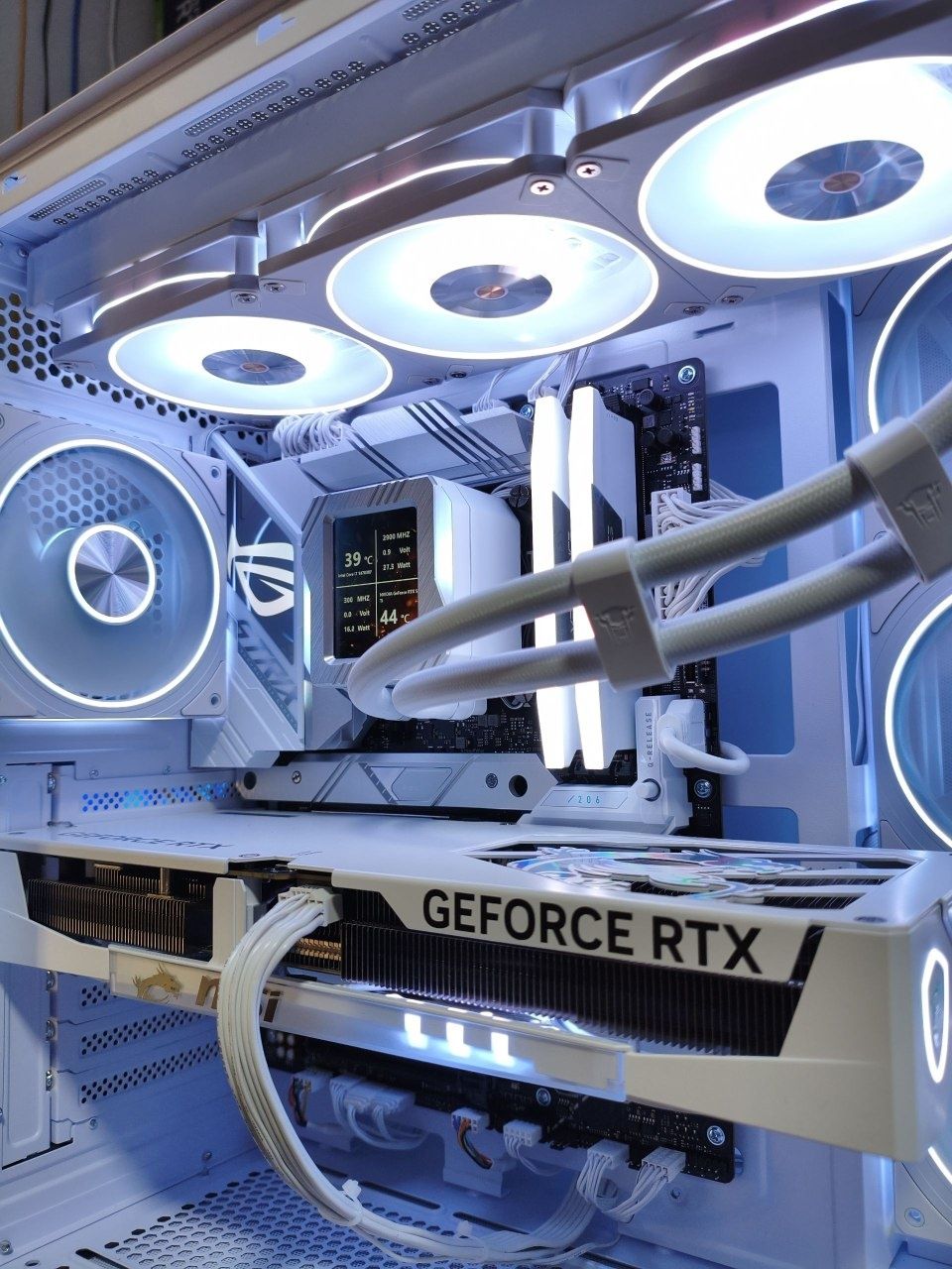 ИГРОВОЙ ПК RTX 5070Ti i7-14700 Полностью в белом цвете