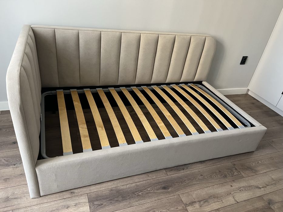 Продам кровать односпальную. Пользовались 4 месяца.