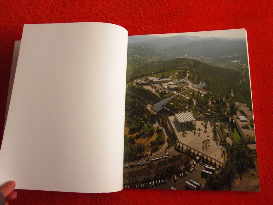 cadou rar Yad Vashem 2005 Muzeul Arhitectura memoriei Ierusalim