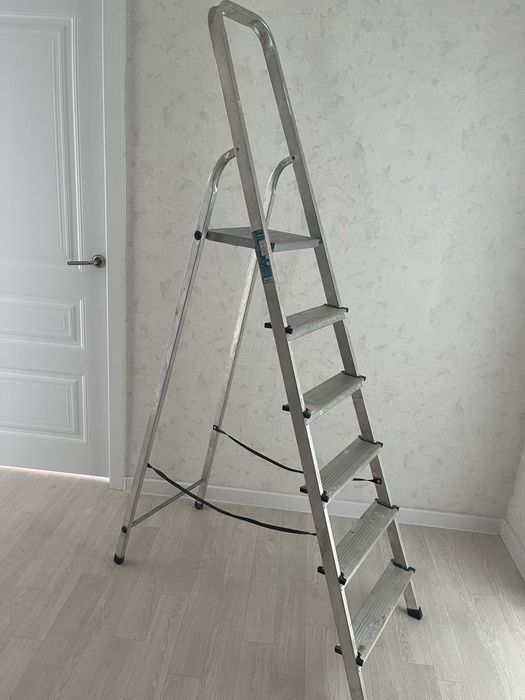 Стремянка (6 ступенек)