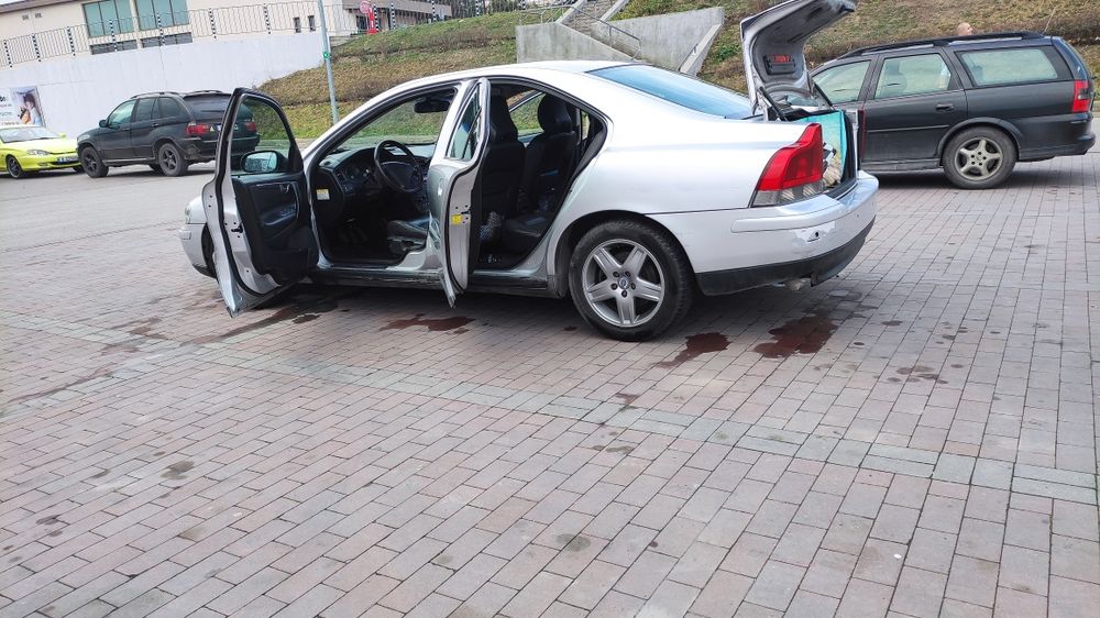 На части Volvo S60 D5 / Волво 2001