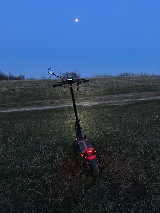 Vând trotineta electrica