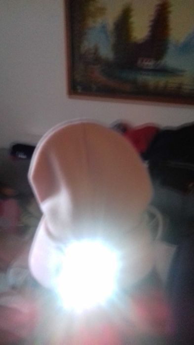 vand     caciula    iarna  cu  lumini  led