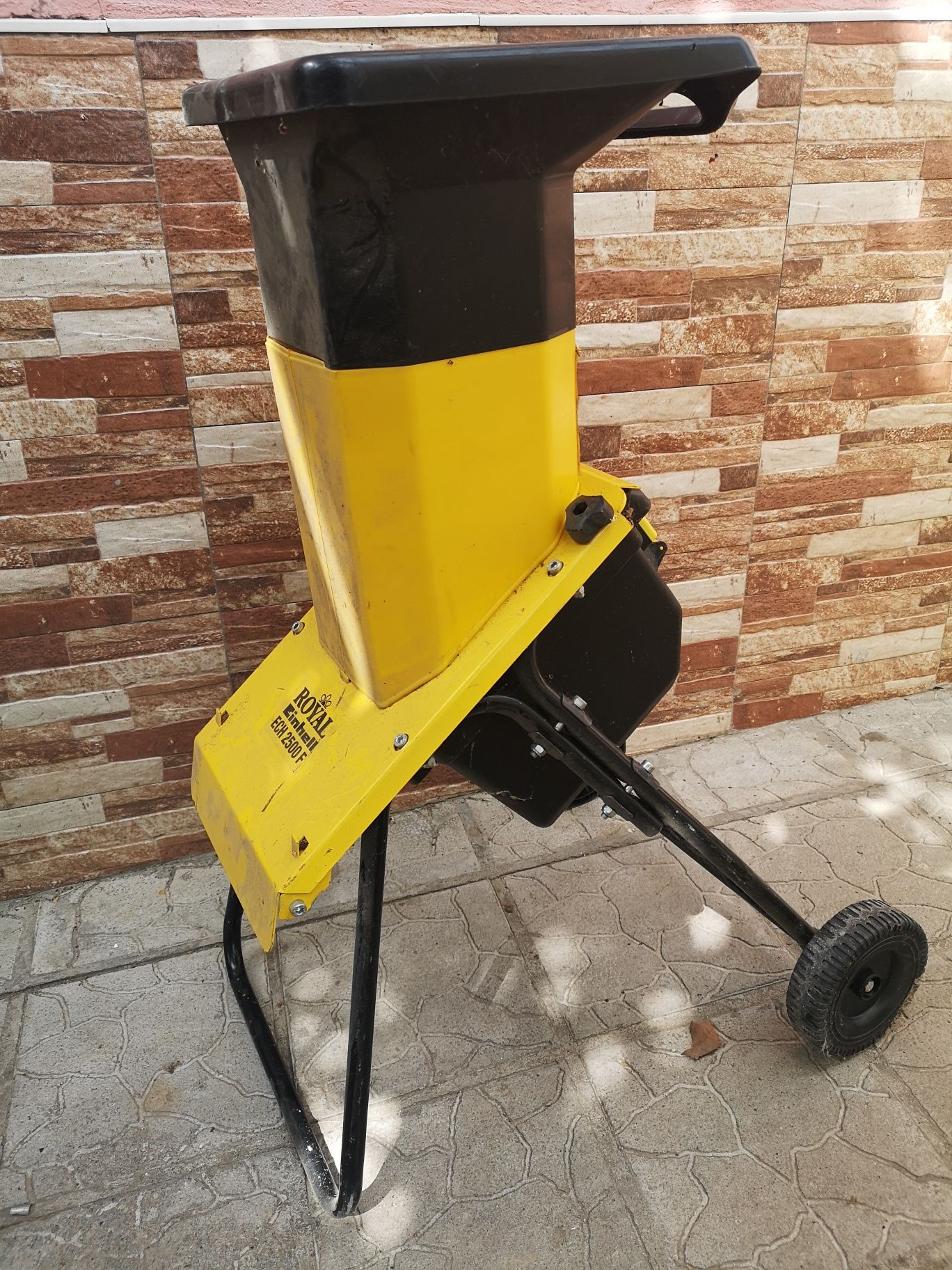 Дробилка за клони Royal 220v2500 Дискова  със ножове