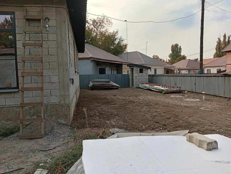 Срочно продам дом 4комнатную новая 1 этажная построили для себя