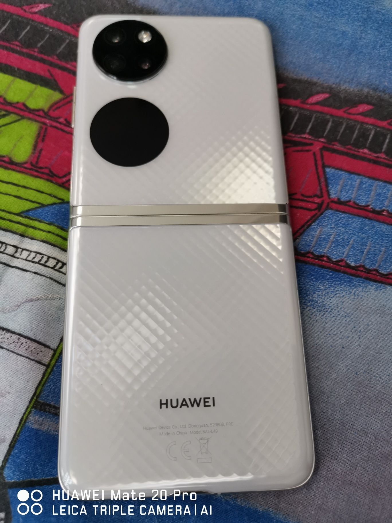 Huawei p50 pocket страхотен