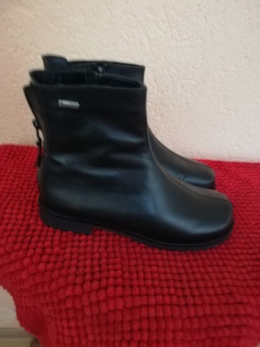 Ghete piele naturala Helvesko nr 37